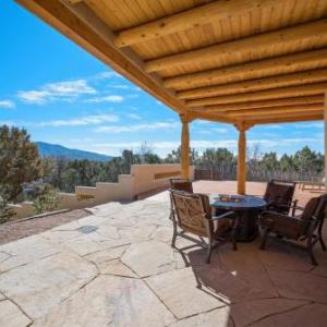 Cielo Lindo - Secluded Southwestern Retreat Within Minutes of Downtown