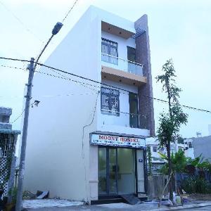 MOONY HOSTEL