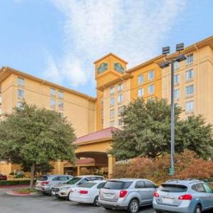 La Quinta Inn & Suites by Wyndham San Antonio Airport