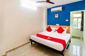 Vaccinated Staff - OYO 47366 Hotel Cocanada Inn, Kakinada