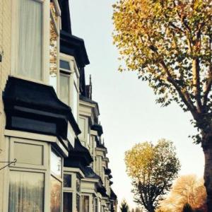 Hotels near Hull College Craven Park - East Park Lodge