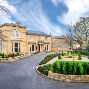 Hotels near Lawrence Batley Theatre - Manor House Lindley