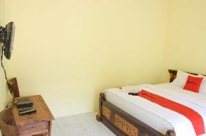 RedDoorz Syariah near Balai Kota Probolinggo 2, Probolinggo
