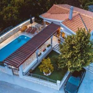 Villa with 3 bedrooms in Zagvozd with private pool and WiFi 15 km from the beach