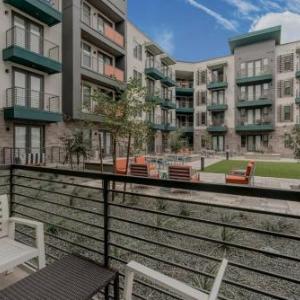 Luxury One-Bedroom with Pool on Tempe Town Lake