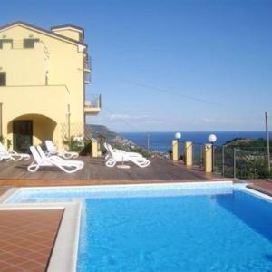 Apartment with 2 bedrooms in Pietra Ligure with wonderful sea view shared pool enclosed garden 4 km from the beach