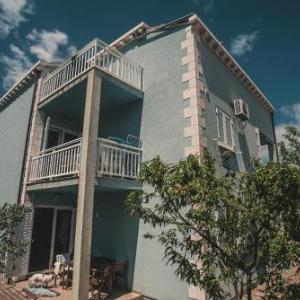 Apartments with parking space Korcula - 12423