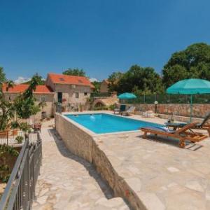 Four-Bedroom Holiday Home in Runovic