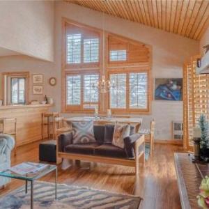 Wildflower Condo with access to Sun Valley pool hot tub tennis and golf