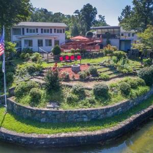 Captain's Quarters on Lake Lure