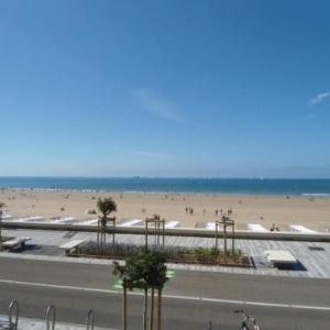 Beau Studio 1er étage avec balcon et ascenseur - FR-1-331-43