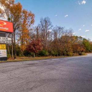 Econo Lodge Inn & Suites