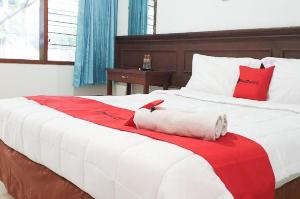 RedDoorz near Bojonegoro Train Station, Cepu