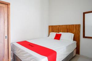RedDoorz Plus Syariah near Stasiun Tegal 2, Tegal