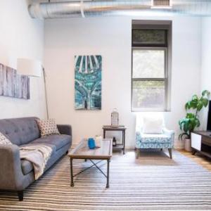 Hotels near Hideout Chicago - Sonder — Six Points — Incredible 2BR