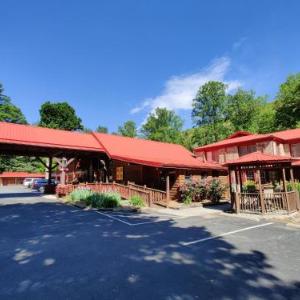 E. J. Whitmire Stadium Hotels - Smoky Falls Lodge