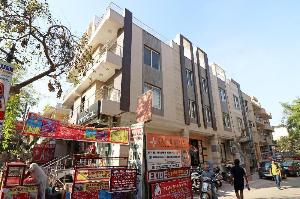 Vaccinated Staff- OYO 12764 Grand Inn, Ghaziabad