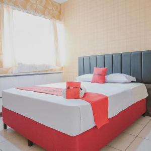 RedDoorz Plus near Istana Maimun Medan