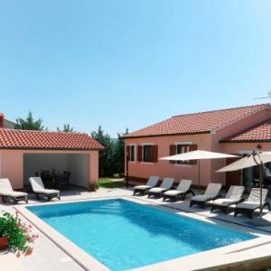 Holiday Home Dori - LBN394