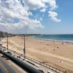 T3 face mer avec balcon - 3 etage 100 m du centre - 6 personnes - Garage - Plage au pied - FR-1-331-101