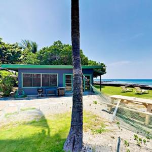 Idyllic 1BR Oceanfront Cottage