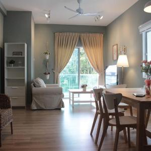 Cozy Suite 2 with Free WIFI & Gated Parking