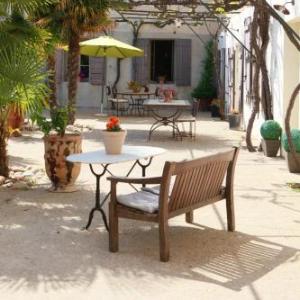 House with 2 bedrooms in Saint Gilles with shared pool enclosed garden and WiFi 20 km from the beach