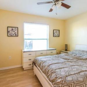 GULF ACCESS #D 2-bedroom w/ Heated pool