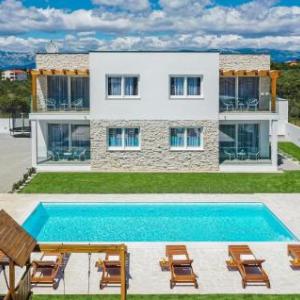 Stunning home in Vrsi w/ WiFi Outdoor swimming pool and 4 Bedrooms