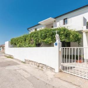 Two-Bedroom Apartment in Razanac