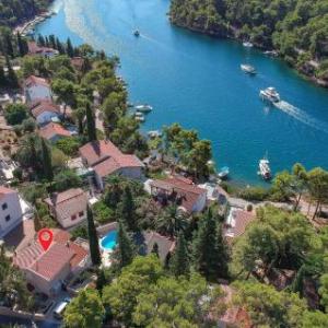 Three-Bedroom Holiday Home in Vrboska