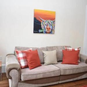 Leven Street - beautiful and Spacious 2BR flat near the meadows