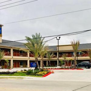 Baymont Inn & Suites Houston Hobby Airport