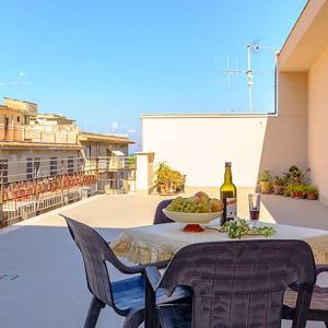 House Fara in center with two large terraces