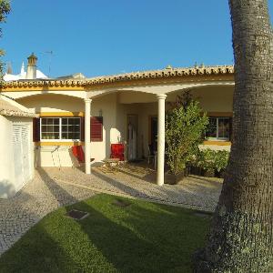 Casa Socavas is located in Espiche near Praia da Luz with a nice beach