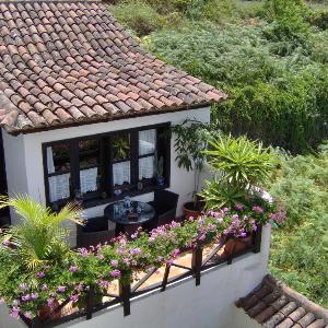 Rustic apartment with balcony and sea view