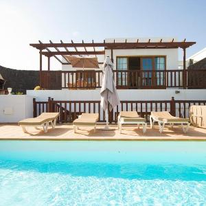 Luxury villa with private heated pool 15