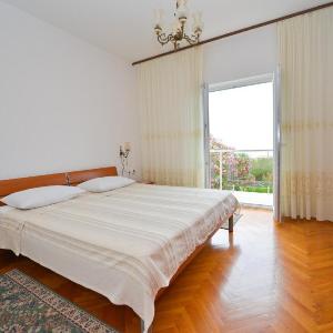 Spacious 4 apartment for 5 persons w 2 terraces 2 badrooms 2 bathrooms