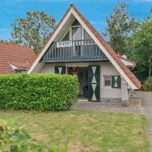 Entire house - 6 pers Holiday home behind a typical Dutch dike in a quiet park