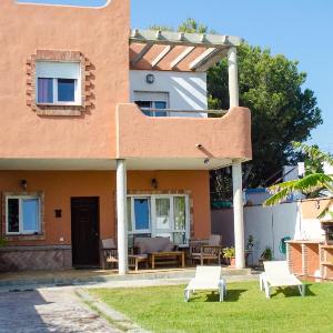 House on a private plot 300 m from the beach