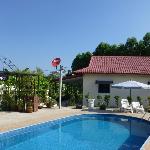 Entire house - 1 bedroom pool Villa Tropical fruit garden Fast Wifi Smart Tv