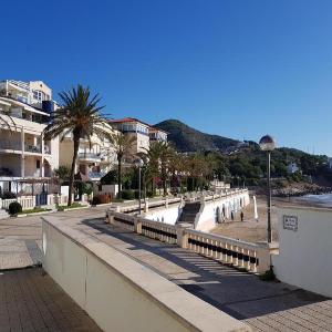 Ground floor facing the sea in complex with pool and common areas