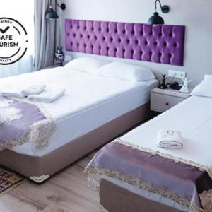 The Lola Hotel