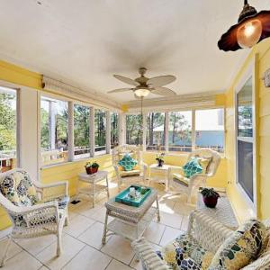 655 Cabana Beach Rd Cottage