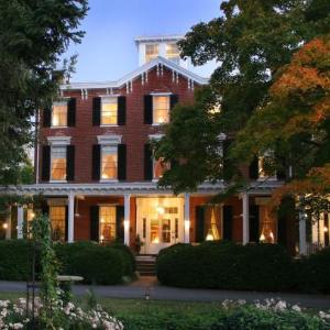 Hotels near Garfield Center for the Arts at the Prince Theatre - Brampton Bed and Breakfast Inn