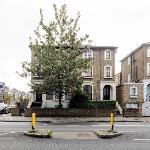 Airy Shepherds Bush Apartment - AJR