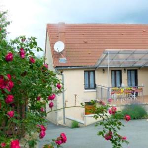 Gîte Louroux-de-Bouble 5 pièces 12 personnes - FR-1-489-214