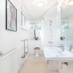 Bright Bayswater Apartment - PIA