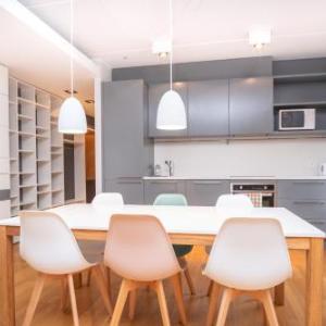 Dream Stay - Stylish Apartment near Old Town with Free Parking