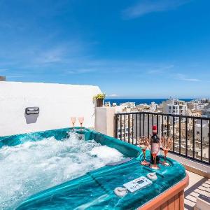 GetawaysMalta - Seashells Superior with 2 terraces sea view and Hot Tub Jacuzzi